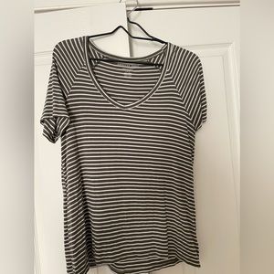 V-neck tee